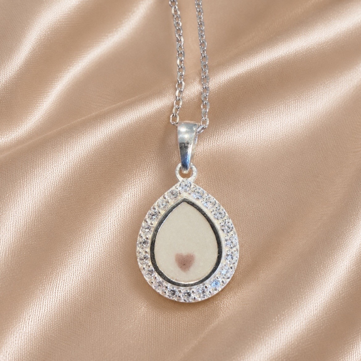 Breastmilk pendant keepsake